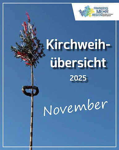 Plakat zur Kirchweihübersicht November 2025 mit geschmücktem Baum vor blauem Himmel und Logo der Regionalinitiative „Frankens Mehr Region“.